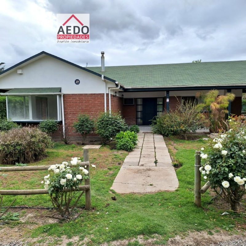 Se Arrienda Hermosa, Amplia y Cómoda Casa de un piso, en terreno de 1500 m2 app, Sector San Isidro, comuna de Quillota.